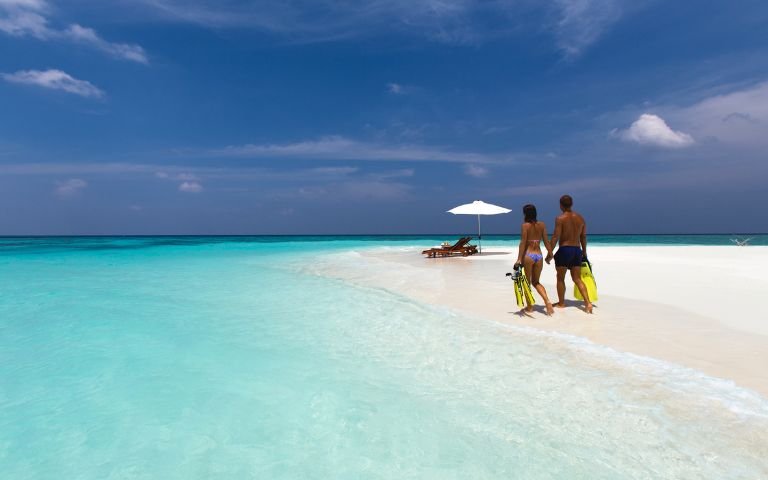 Maldives bikini couple