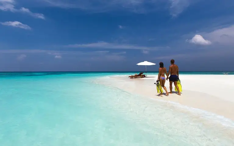 Maldives bikini couple